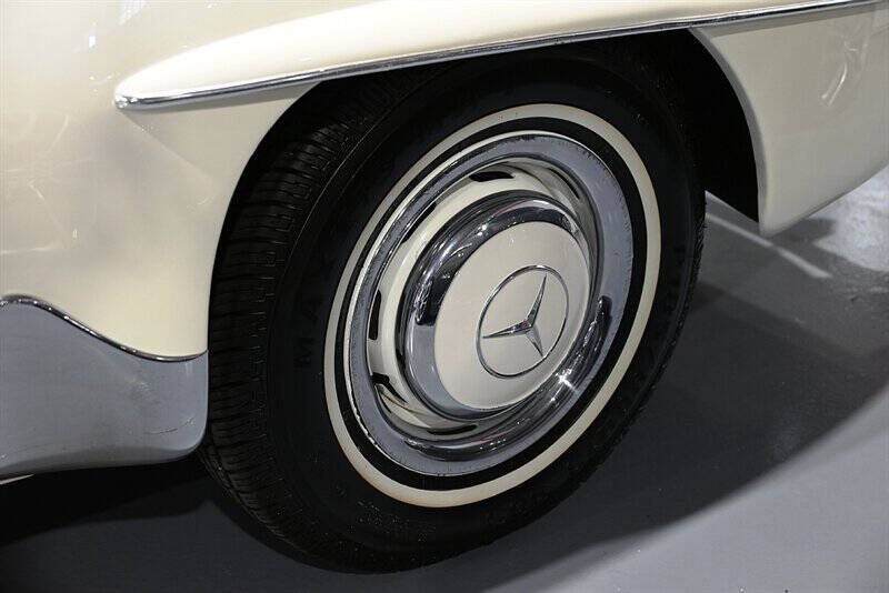 1961 Mercedes-Benz SL-Class 12