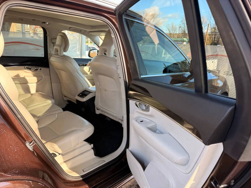 2018 Volvo XC90 T6 Momentum