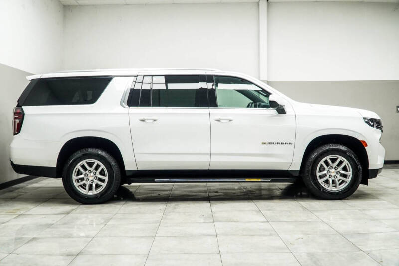 2024 Chevrolet Suburban LT