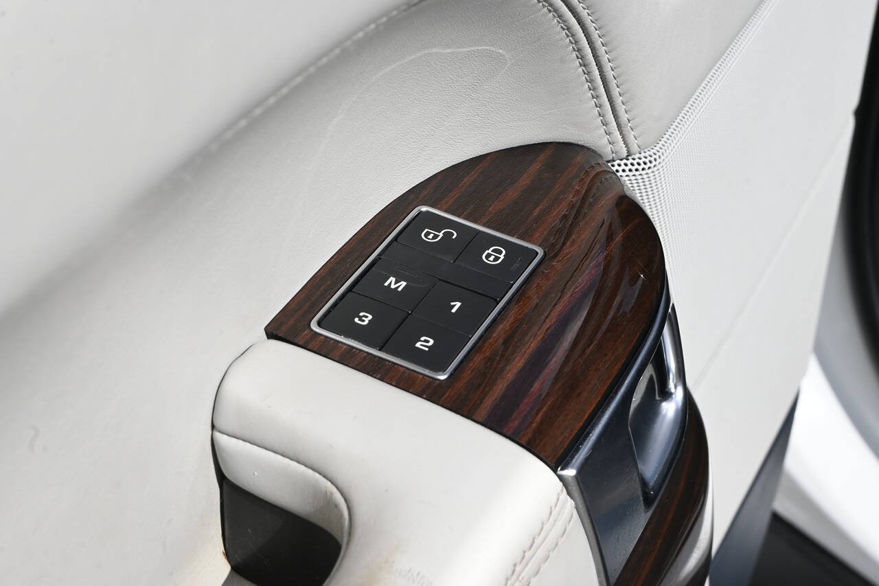 2016 Land Rover Range Rover 17