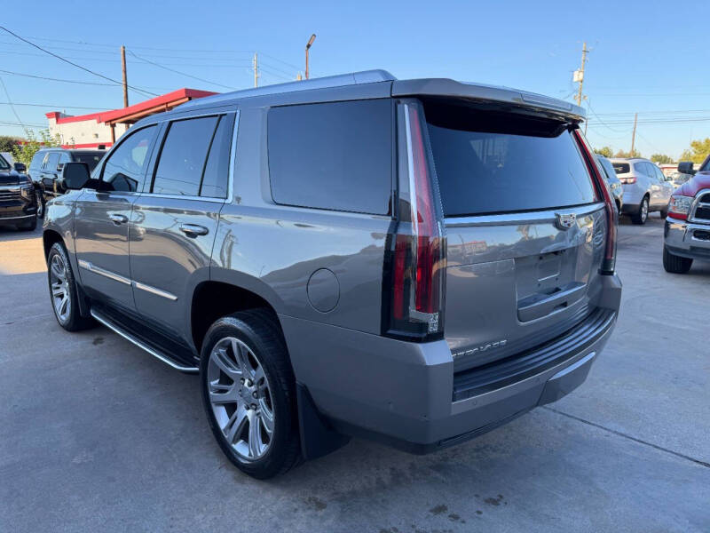 2017 Cadillac Escalade Luxury