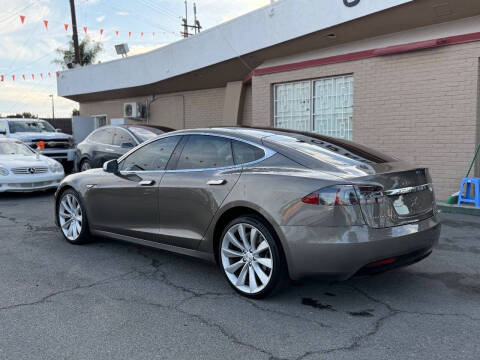 2016 Tesla Model S 90D