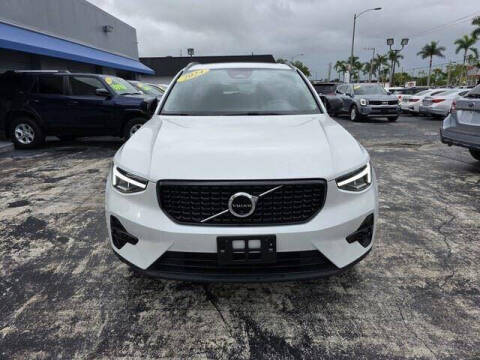 2024 Volvo XC40 B5 Plus Dark Theme