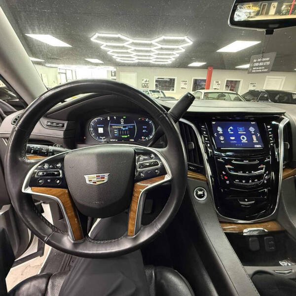 2017 Cadillac Escalade Luxury