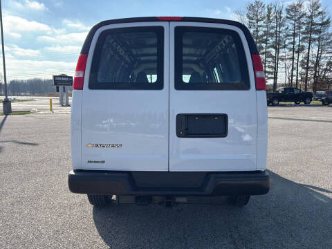 2025 Chevrolet Express 2500
