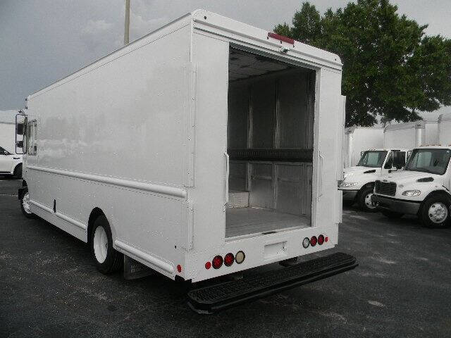 2002 Freightliner MT45 Chassis