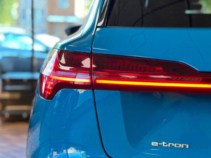 2019 Audi e-tron quattro Prestige