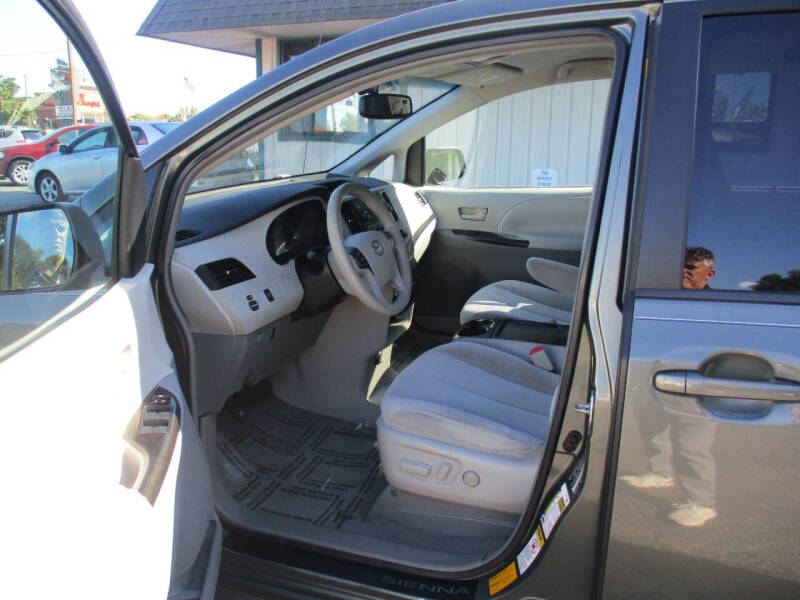 2011 Toyota Sienna LE 7-Passenger