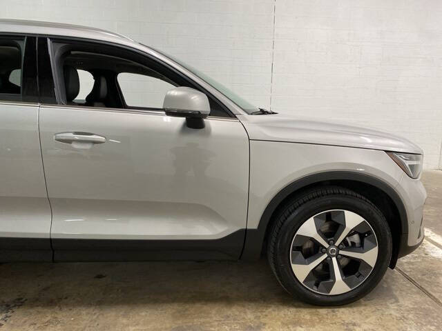 2025 Volvo XC40 B5 Plus Bright Theme