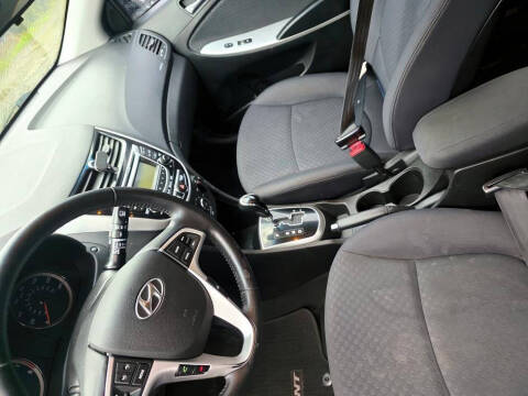 2013 Hyundai Accent SE