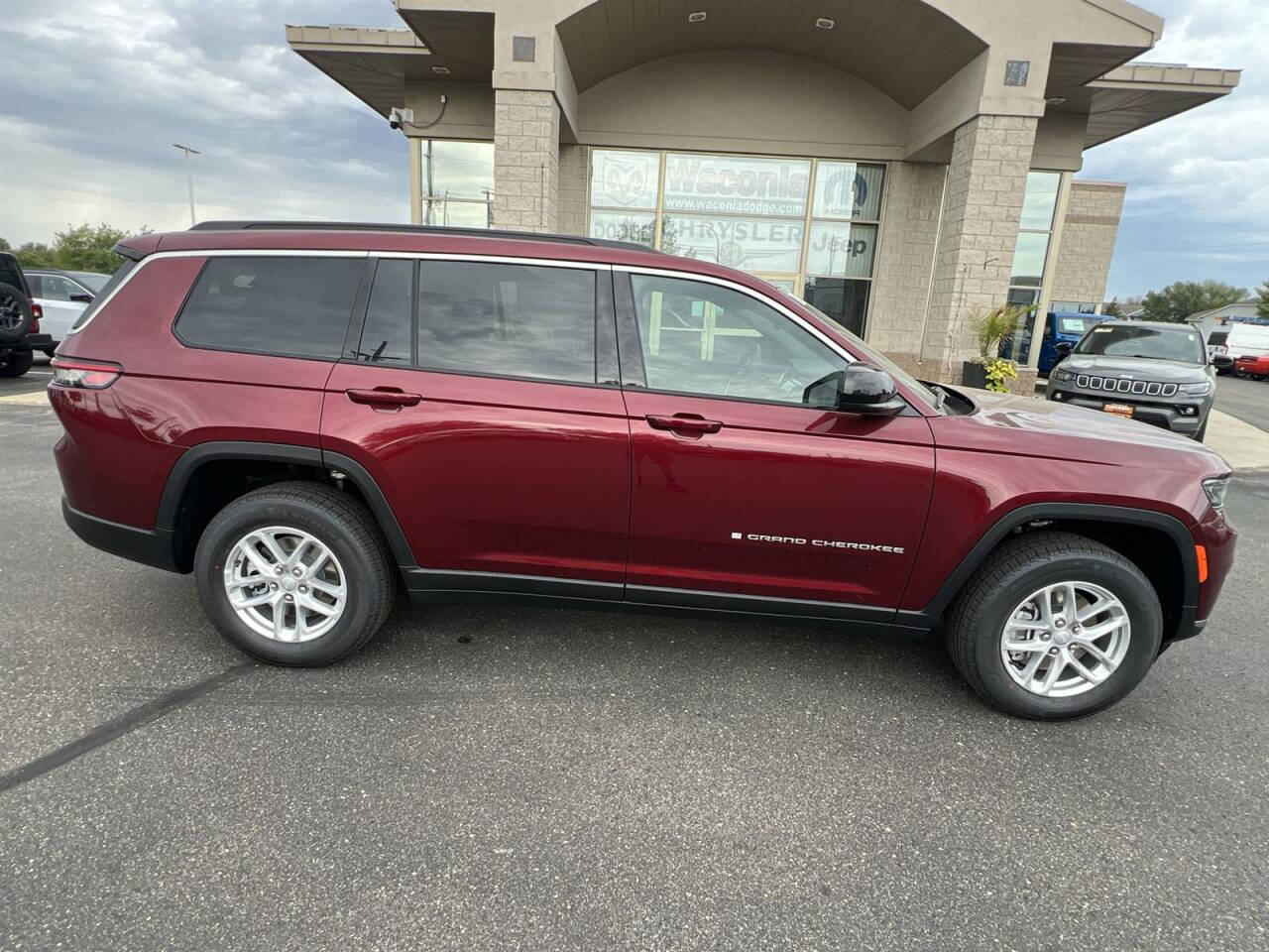 2024 Jeep Grand Cherokee L for sale at Victoria Auto Sales in Victoria, MN