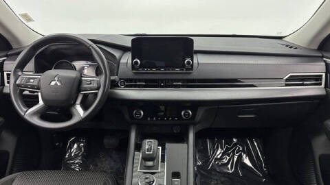 2024 Mitsubishi Outlander ES