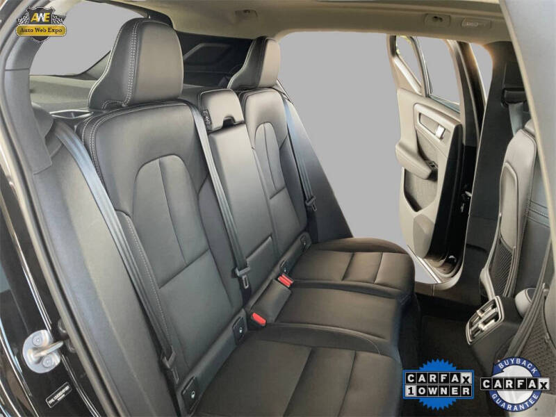 2025 Volvo XC40 B5 Plus Bright Theme