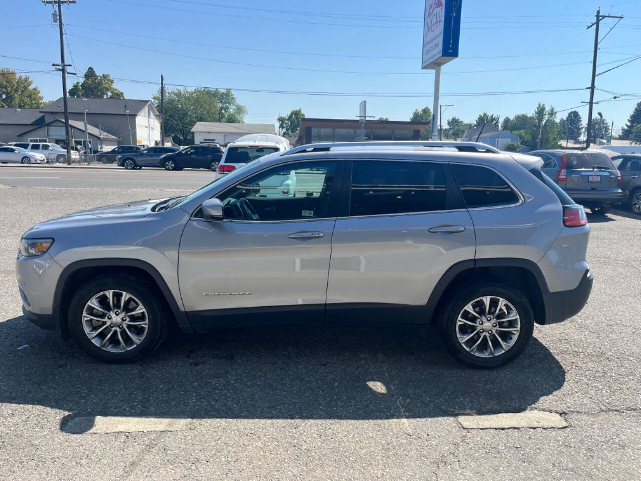 2021 Jeep Cherokee for sale at NCW AUTO GROUP in Kennewick, WA