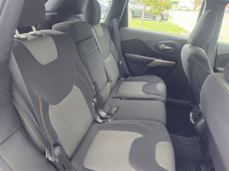 2017 Jeep Cherokee Sport Altitude