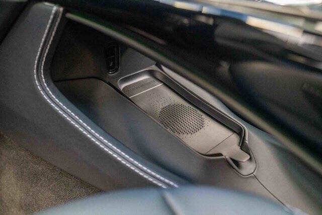 2022 Aston Martin DBX 27