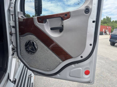 2005 Freightliner M2 106