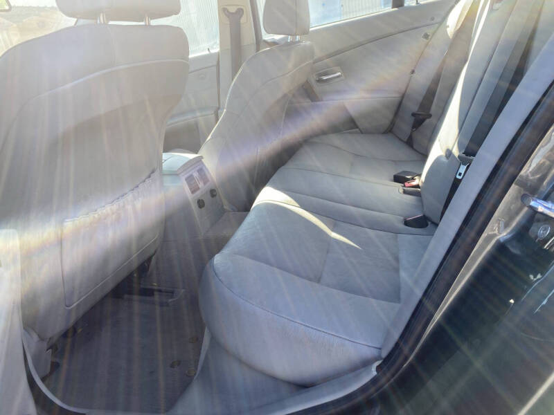 2004 BMW 5 Series 525i