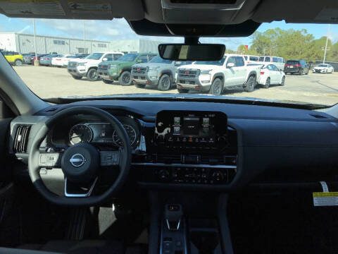 2025 Nissan Pathfinder SL