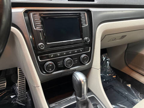 2017 Volkswagen Passat 1.8T R-Line