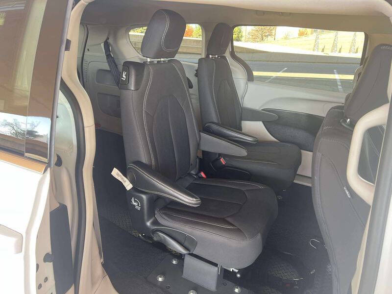 2024 Chrysler Voyager LX