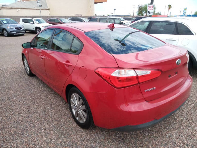 2016 Kia Forte LX photo 2