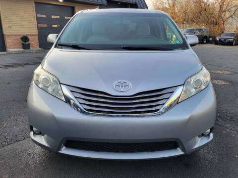 2015 Toyota Sienna XLE 8-Passenger