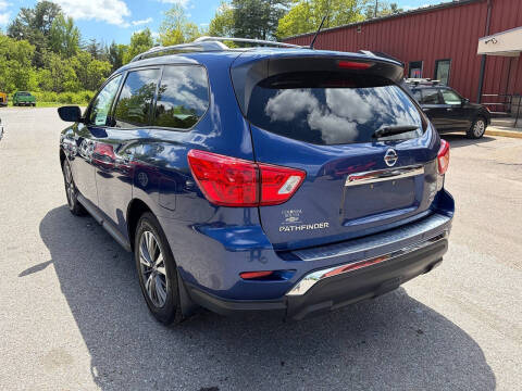 2017 Nissan Pathfinder SV