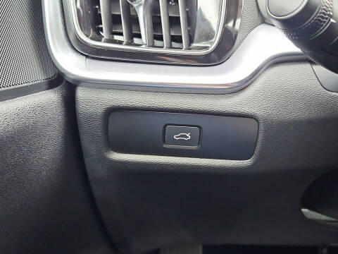 2024 Volvo S60 B5 Core Dark Theme