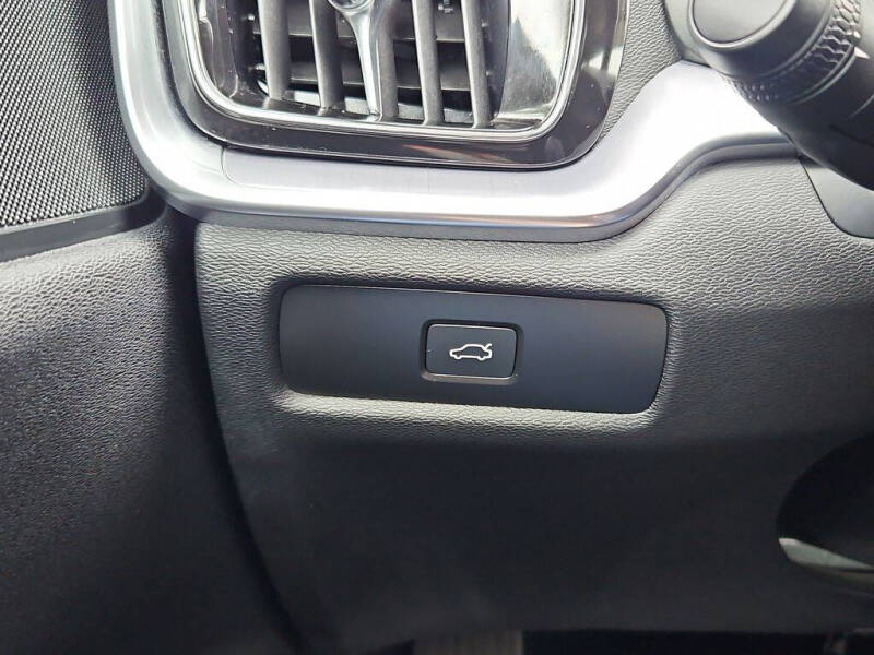 2024 Volvo S60 B5 Core Dark Theme