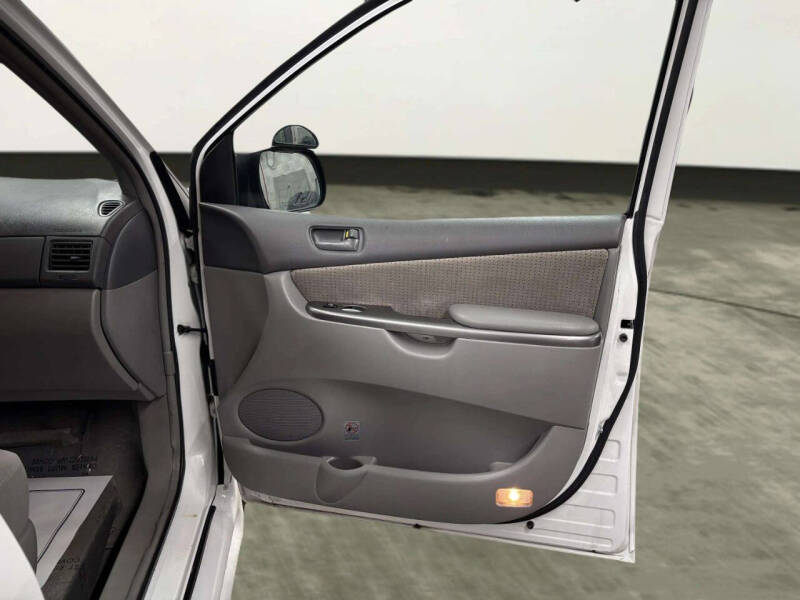 2010 Toyota Sienna LE 7-Passenger
