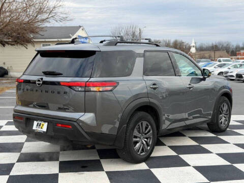2022 Nissan Pathfinder SV