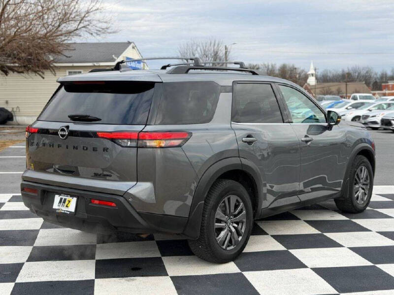 2022 Nissan Pathfinder SV