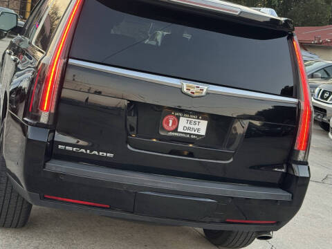 2017 Cadillac Escalade Luxury