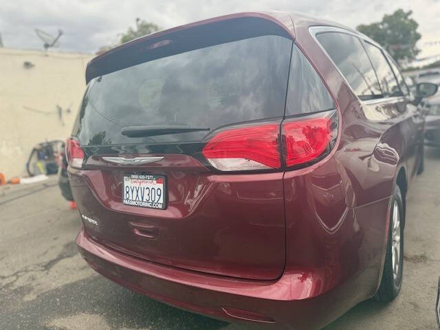 2021 Chrysler Voyager LX