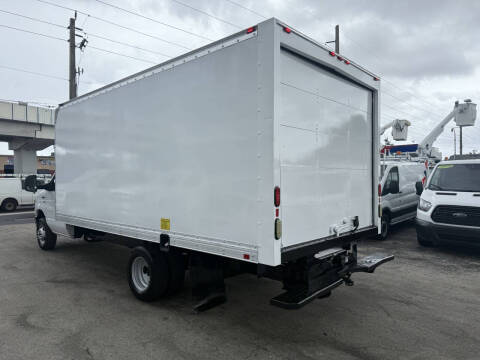 2017 Ford E-Series E-350 SD