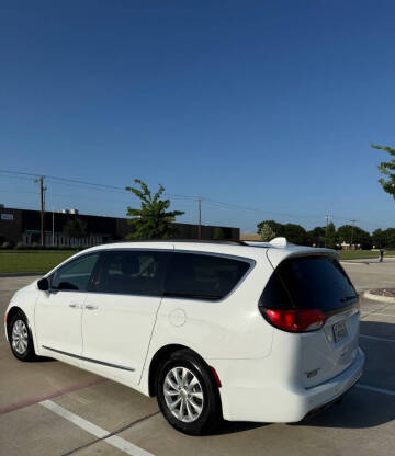 2017 Chrysler Pacifica Touring-L
