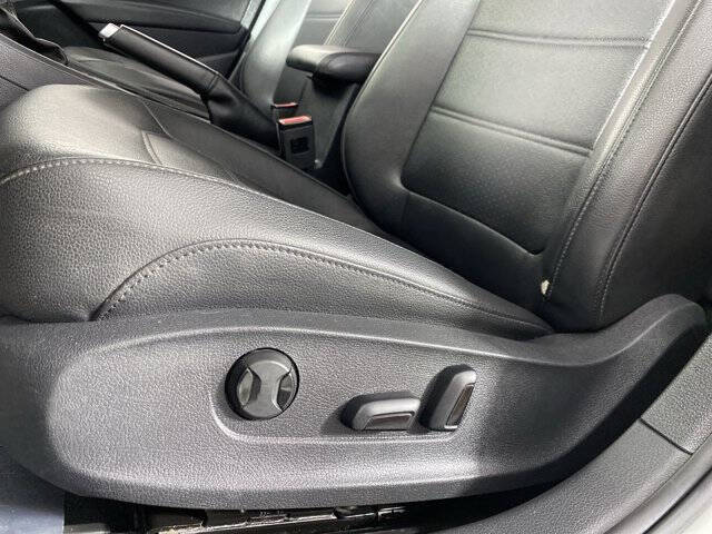 2017 Volkswagen Passat 1.8T R-Line