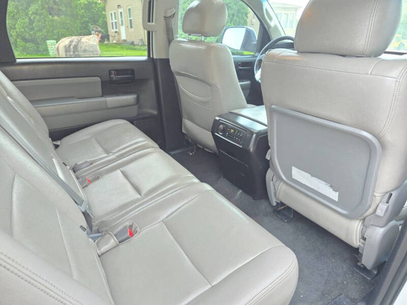 2014 Toyota Sequoia SR5
