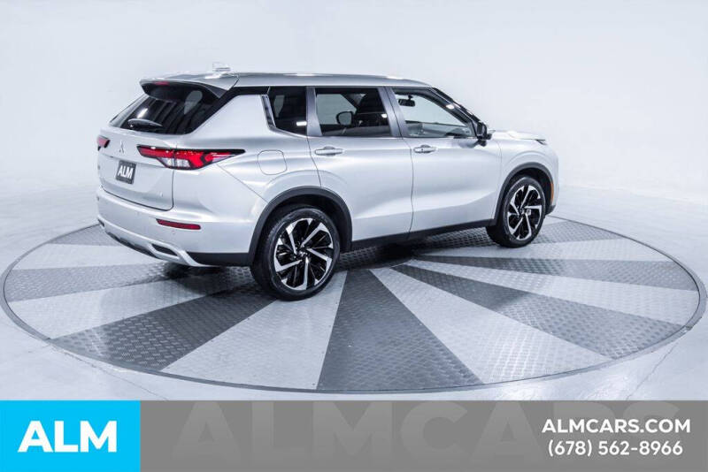 2024 Mitsubishi Outlander SE