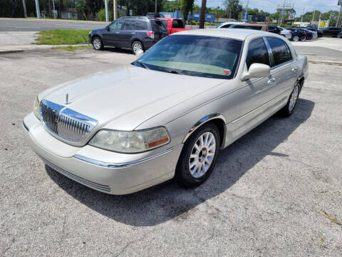 2007 Lincoln Town Car for sale at MEN AUTO SALES in Port Richey FL
