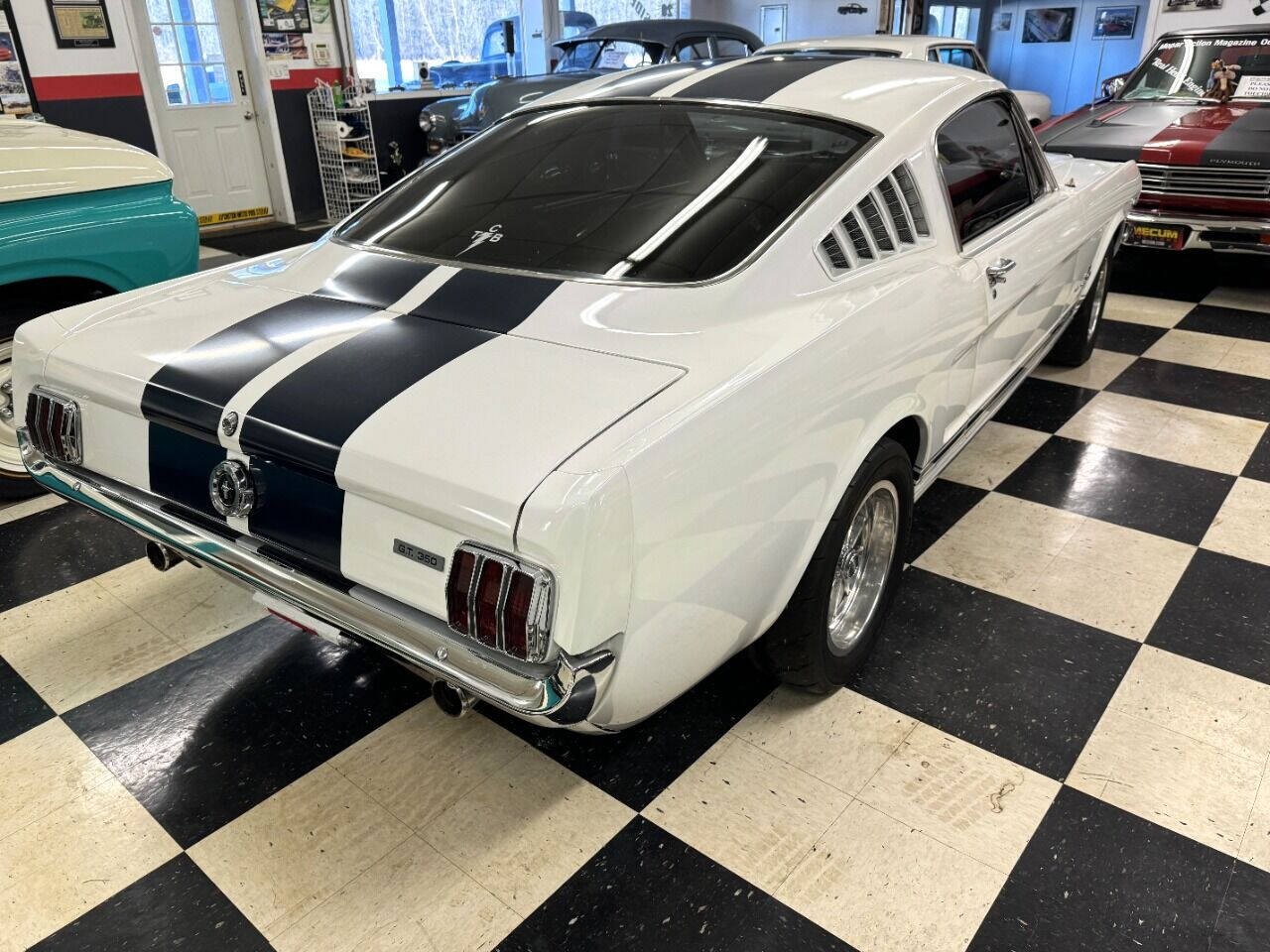 1965 Ford Mustang 16