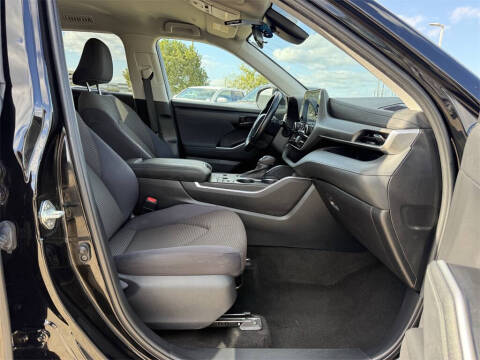 2023 Toyota Highlander LE