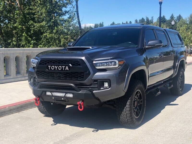 2016 Toyota Tacoma for sale at CLEAR CHOICE AUTOMOTIVE in Milwaukie OR