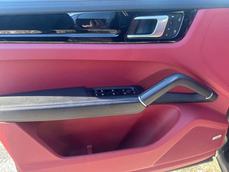 2023 Porsche Cayenne Coupe Platinum Edition