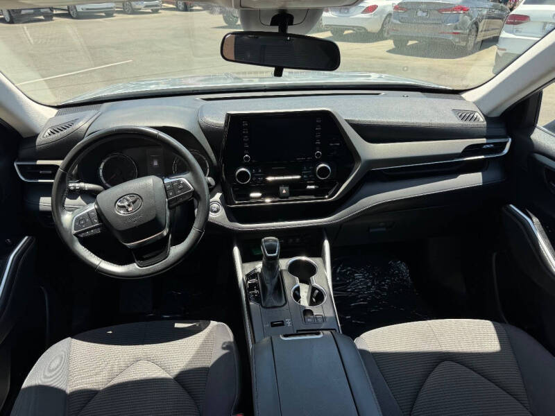 2021 Toyota Highlander LE