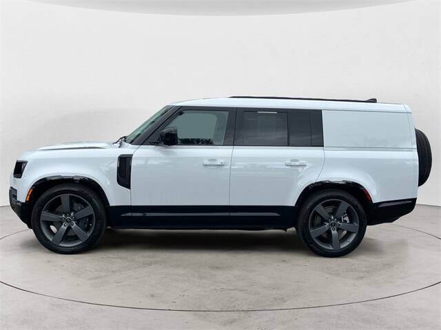 2024 Land Rover Defender 130 P400 Outbound