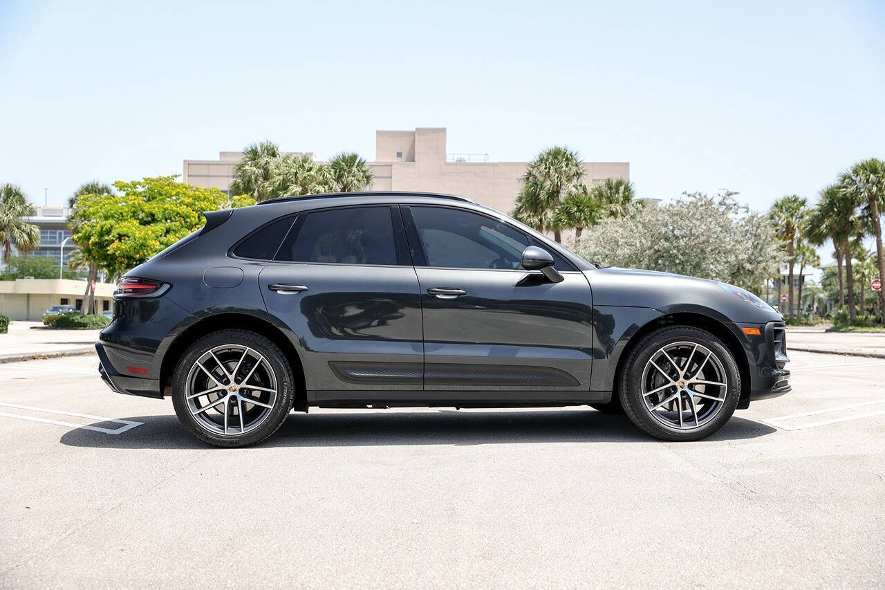 2022 Porsche Macan 9