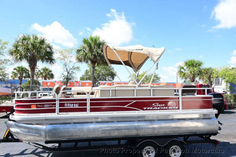 2019 Sun Tracker Fishin Barge 20 DLX