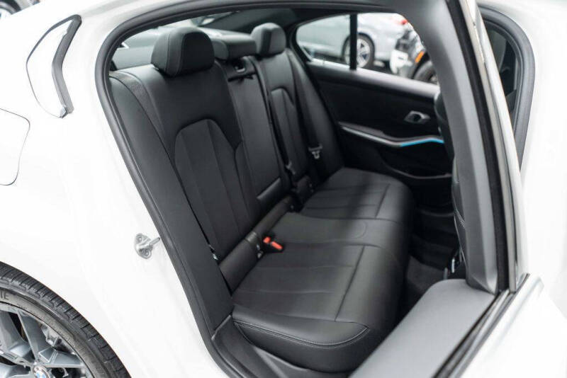 2025 BMW 3 Series 330i xDrive